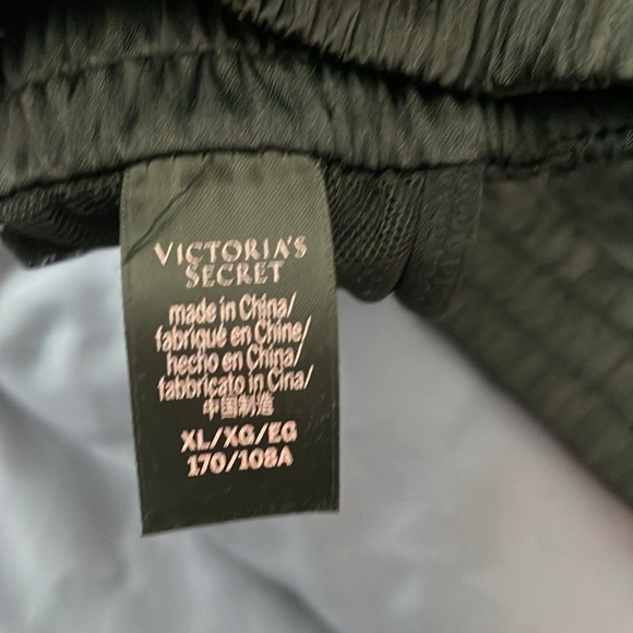 VS - black lace top and bottom - Picture 5 of 9